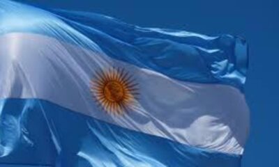 När en affärsvänlig konservativ valdes till president i Argentina i oktober 2015 var hoppet högt att han skulle sätta det sydamerikanska lands ekonomi på fötter igen. Mauricio Macri lovade att återuppliva Argentinas ekonomi. Han sade att han skulle uppnå "noll fattigdom". Mindre än tre år senare har han oväntat frågat om ett tidigt frisläppande av ett lån från Internationella valutafonden (IMF). Vad har gått fel? Varför minskar förtroendet för Argentinas ekonomi?