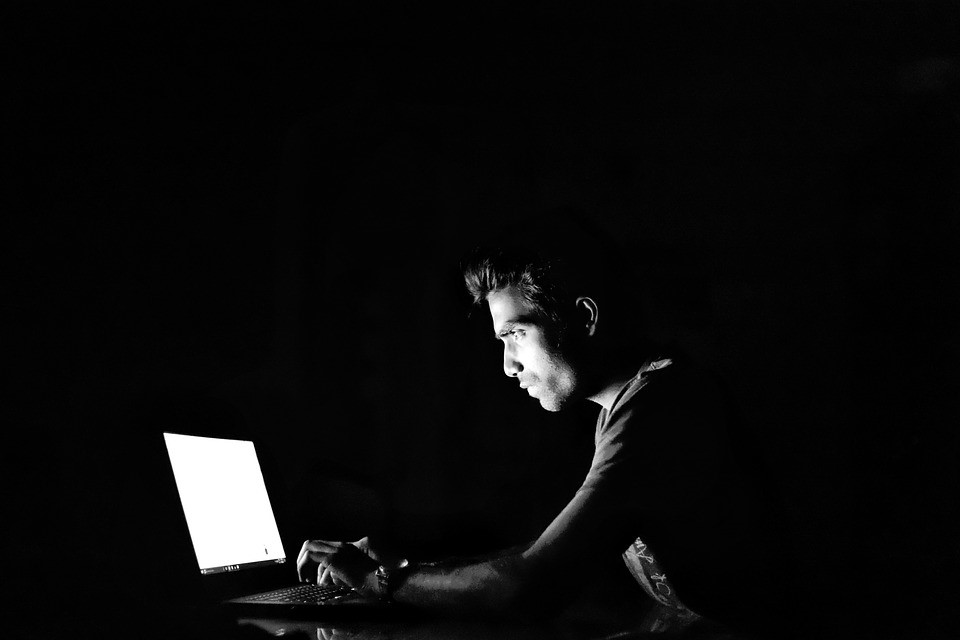 Hackare som säljer 34 miljoner användaruppgifter stulna från 17 företag