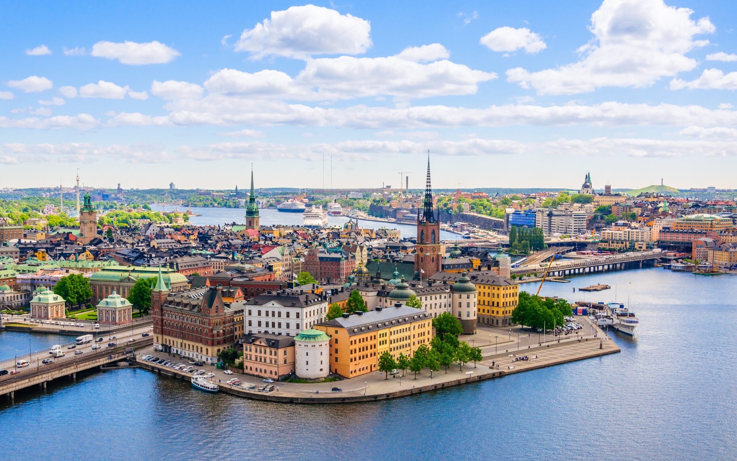 Snabbare tillväxt, lös penningpolitik för att upprätthålla Sveriges ekonomi