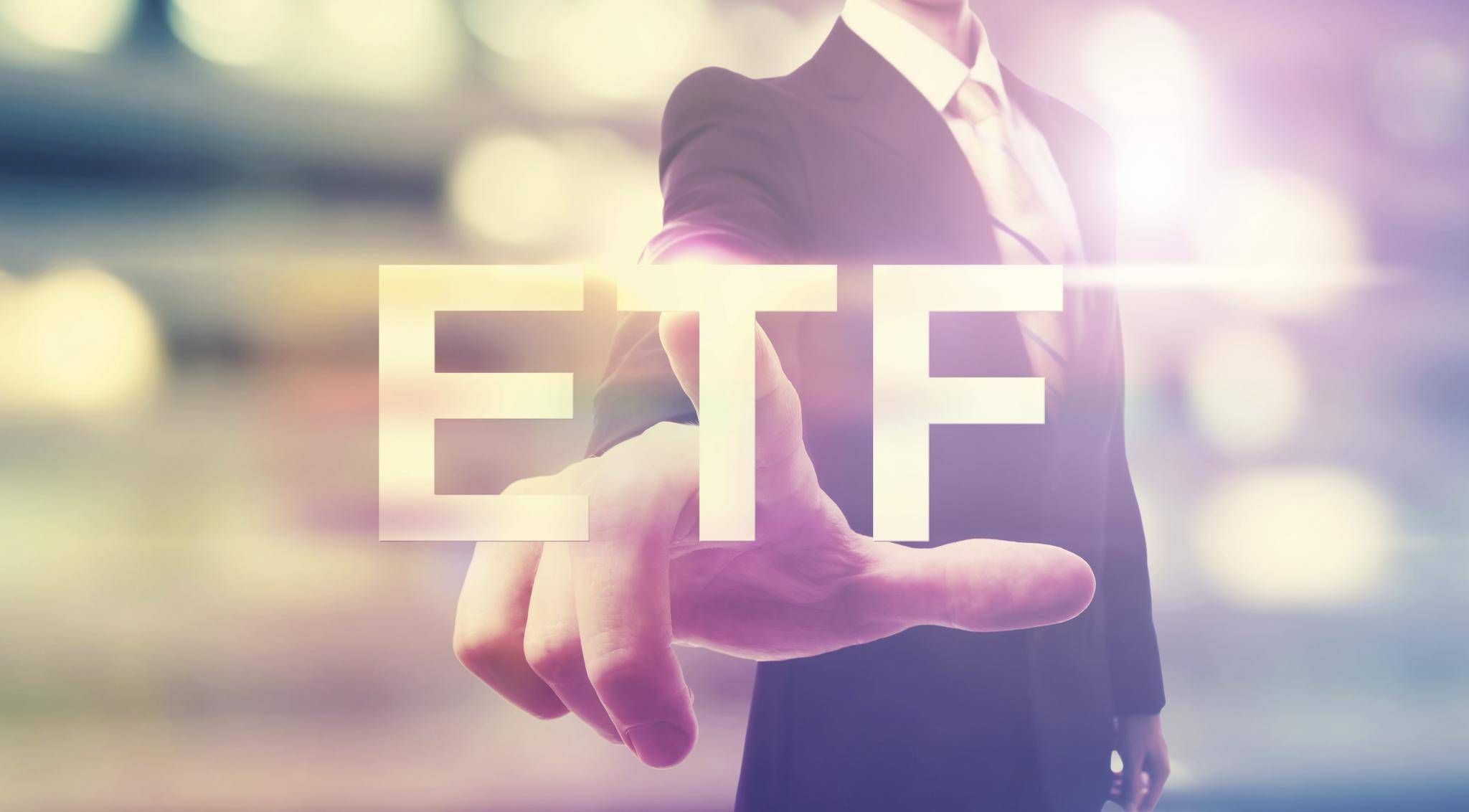 ETF:er, varför investera och vad är det? I videon kan vi höra hur Günther berättar om ett nytt sätt att placera på, nämligen börshandlade fonder