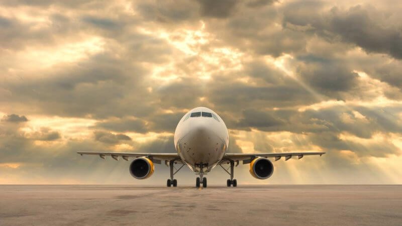 Flygbolag landsatta på prognoser om svagare intäkter