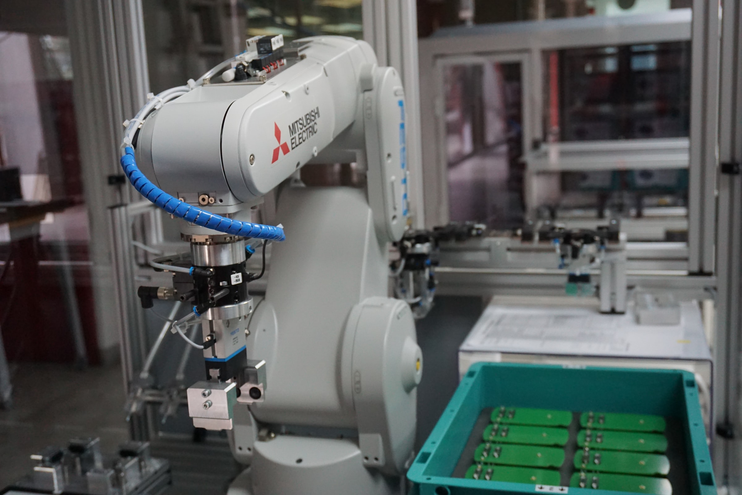 iShares Automation & Robotics UCITS ETF (RBOT ETF) är en europeisk ETF som satsar på företag som arbetar med automatisering och robotteknik. Denna börshandlade fond skall inte blandas samman med den kanadensiska ETFen med samma namn,