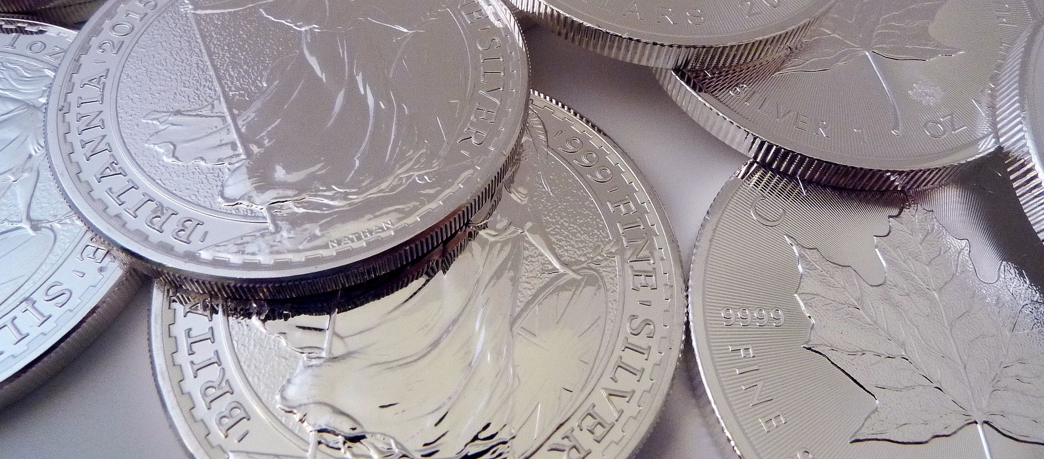 Invesco Physical Silver ETC (SSLV ETC) med ISIN nummer IE00B43VDT70 erbjuder exponering mot silverpriset genom att investera i fysiskt silver som förvaras hos i J.P.Morgan Chase Banks Londonsvalv.