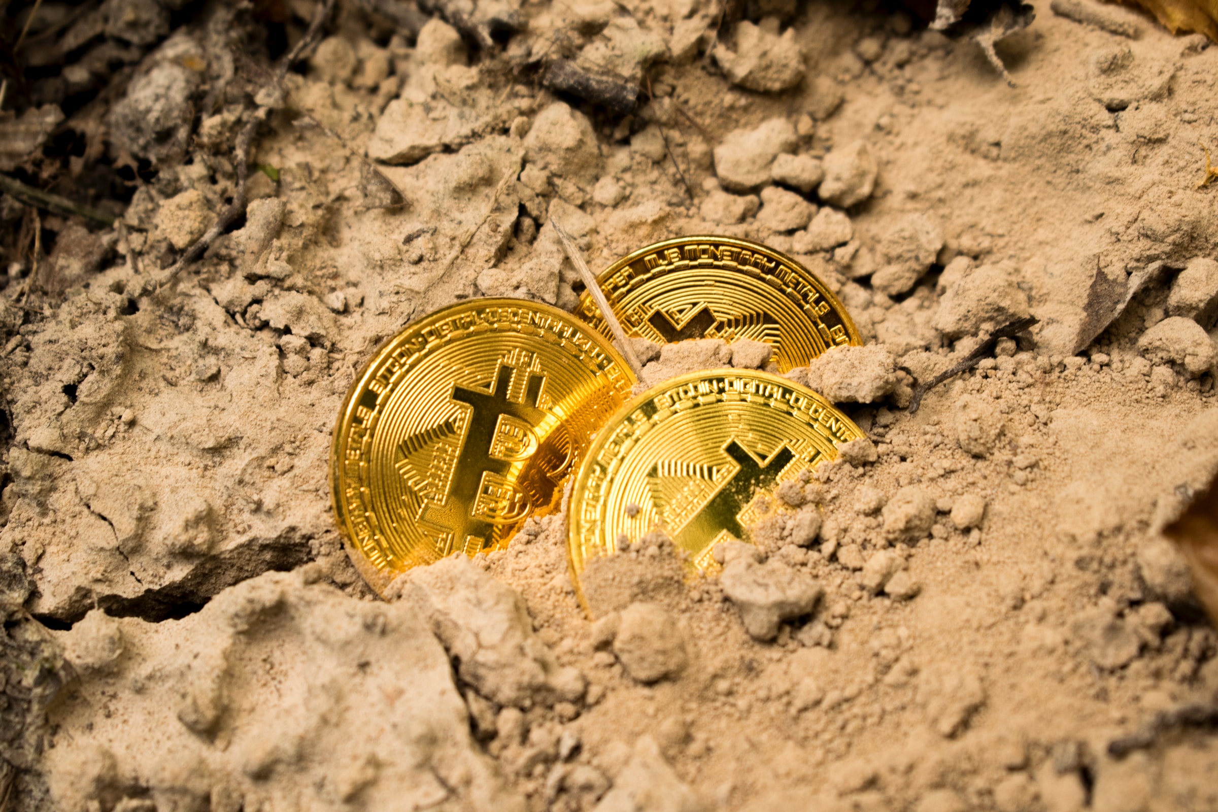 Guld måste grävas upp ur marken, medan Bitcoin bryts digitalt. Frågan är vad händer med Bitcoin när antalet uppgår till 21 miljoner?