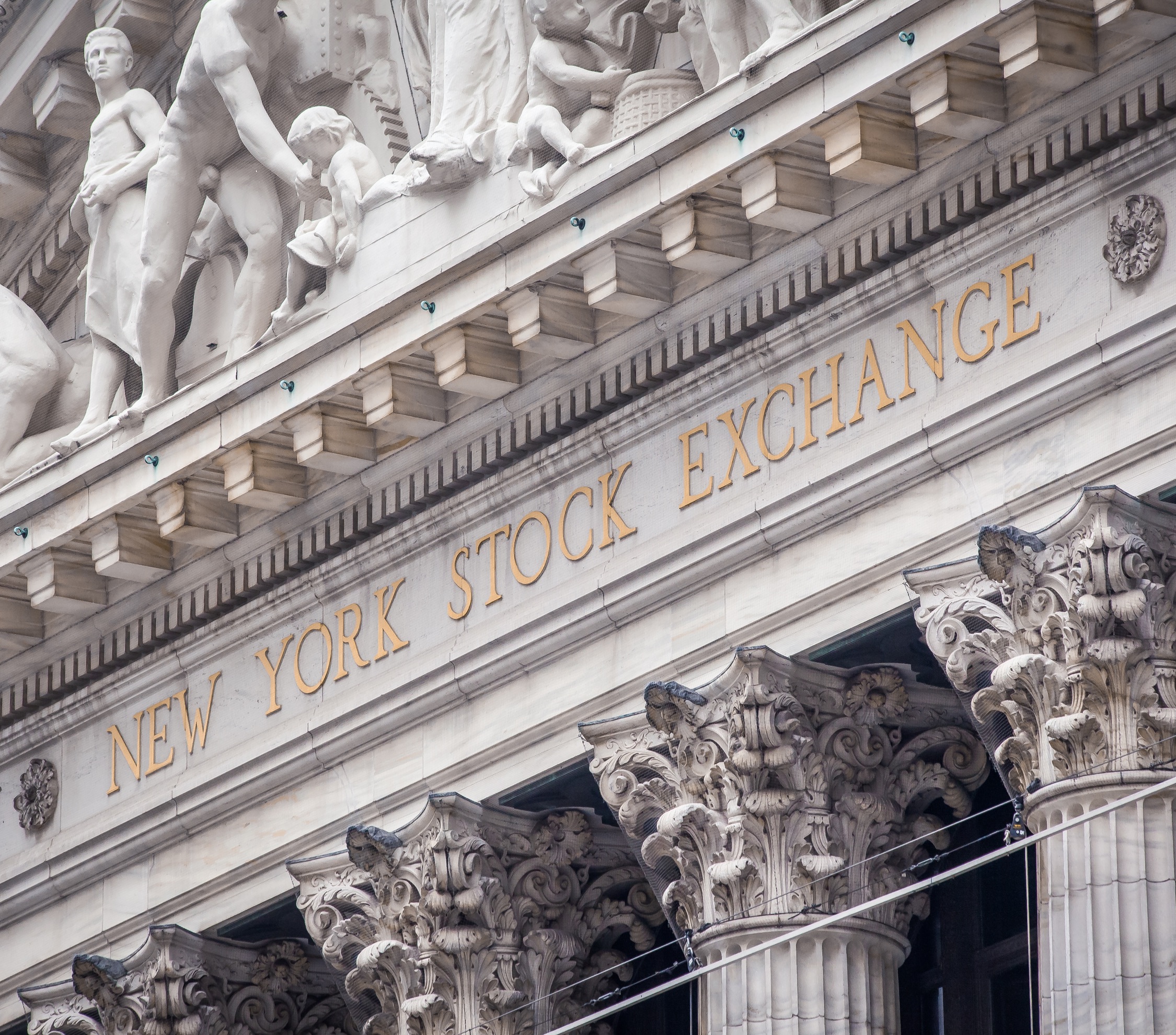 Under fredagen kom nyheten om att Blackrock flyttar listningen av 50 ETFer från New York Stock Exchange, NYSE, också kallat New York börsen.