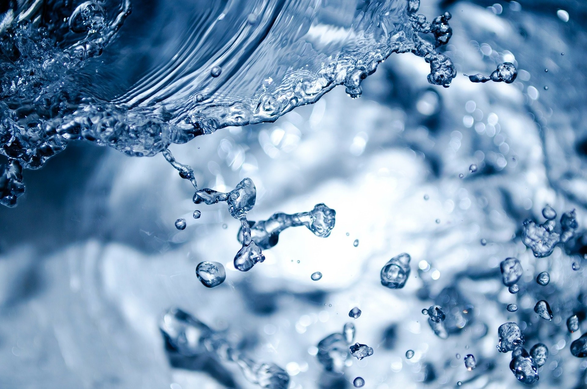 First Trust Water ETF (FIW ETF) följer ett index över de 36 största amerikanska börsnoterade vattenföretagen, viktade lika inom fem nivåer. First Trust Water ETF (FIW ETF), som handlas på NYSEArca, är en utdelande ETF. Denna börshandlade fond kommer med en årlig förvaltningskostnad på 0,54 procent.