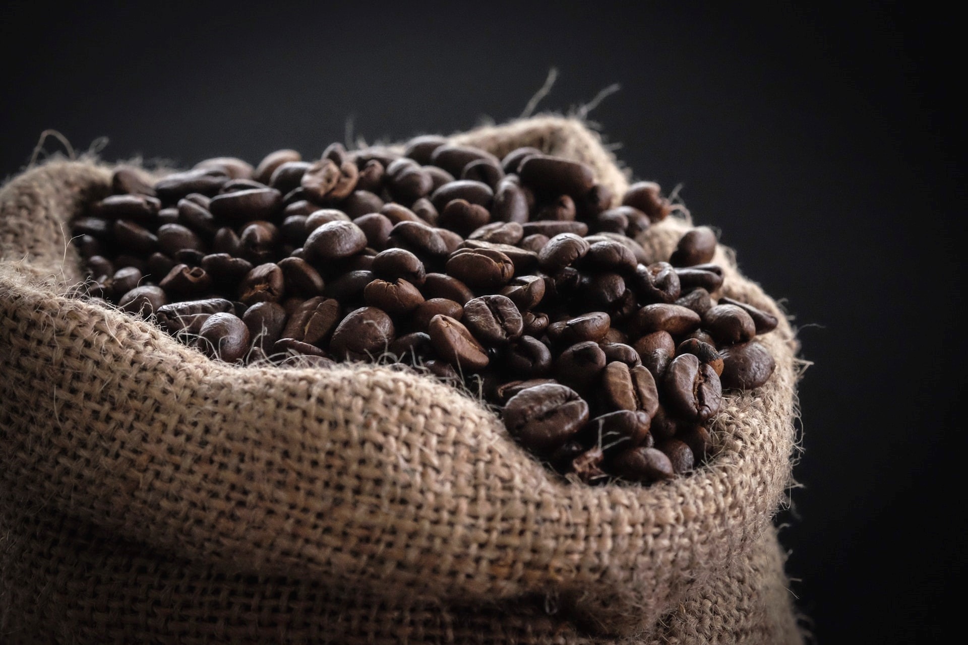 iPath Series B Bloomberg Coffee Subindex Total Return ETN (JO ETN) spårar ett index som har ett enda kaffeterminer, rullat enligt ett fast schema. iPath Series B Bloomberg Coffee Subindex Total Return ETN, som listas på NYSEArca, kommer med en förvaltningskostnad på 0,45 procent.