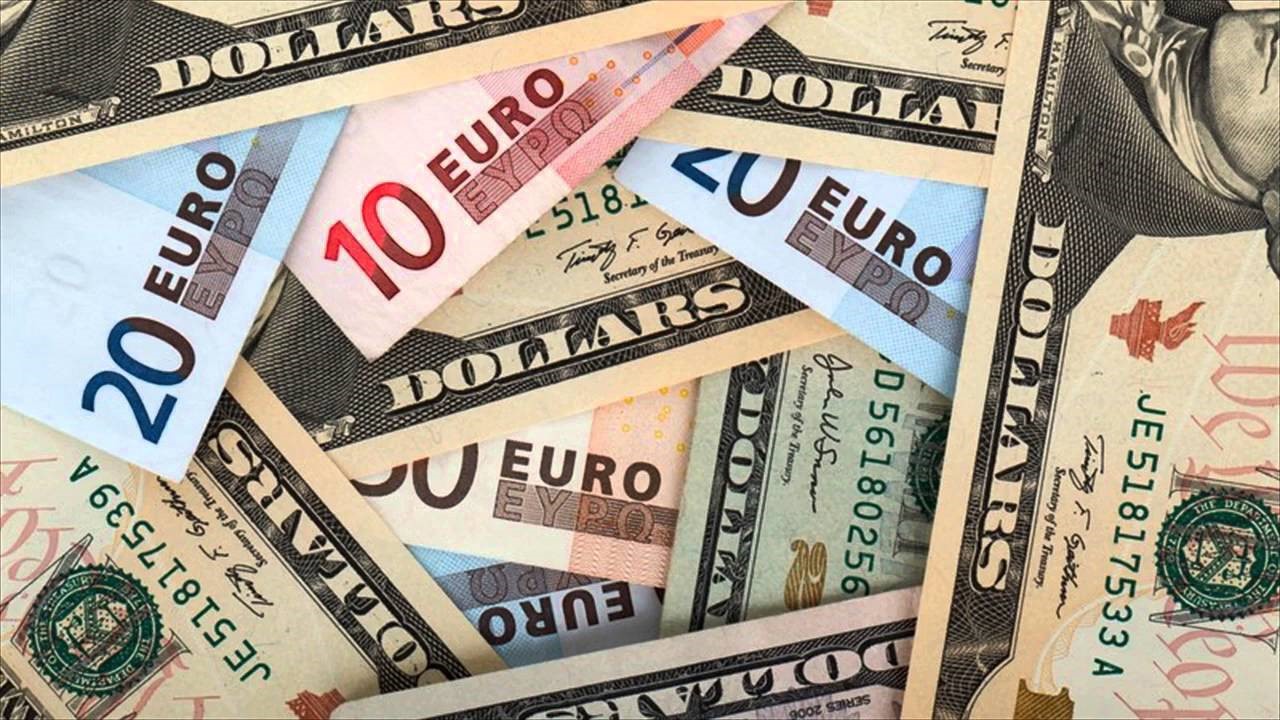 WisdomTree Short USD Long EUR 3x Daily (USE3 ETC) är utformat för att ge investerare en exponering mot amerikanska dollar ("USD") i förhållande till euro ("EUR") genom att spåra MSFX Triple Short US Dollar/Euro Index (TR) ("Indexet"), som syftar till att återspegla tre gånger utvecklingen för en position i terminskontrakt som rullas dagligen.