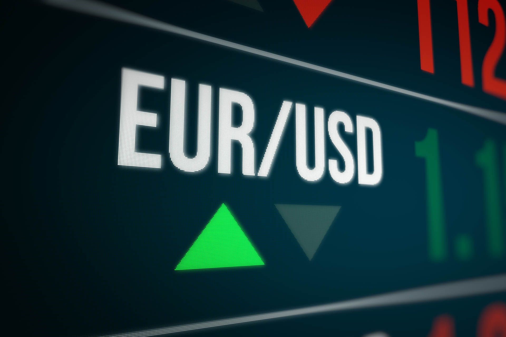 WisdomTree Short USD Long EUR 5x Daily (5CH6 ETC) är utformat för att ge investerare en "skuldsatt kort" exponering mot amerikanska dollar ("USD") i förhållande till euro ("EUR") genom att spåra MSFX 5x Short US Dollar/Euro Index (TR) ("indexet"), som syftar till att återspegla fem gånger prestationen för en position i terminskontrakt som rullas dagligen.