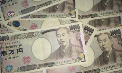 Invesco CurrencyShares Japanese Yen Trust (FXY ETF) är utformad för att spåra priset på den japanska yenen och handlas under tickersymbolen FXY. Den japanska yenen är den nationella valutan i Japan och valutan för kontona för Bank of Japan, den japanska centralbanken. Fonden balanseras om kvartalsvis.