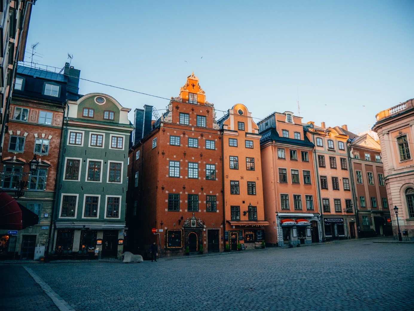 iShares OMX Stockholm Capped UCITS ETF (OM3X ETF) syftar till att uppnå avkastning på din investering genom en kombination av kapitaltillväxt och inkomst på fondens tillgångar, vilket återspeglar Stockholm Benchmark Cap ™, fondens jämförelseindex (index).
