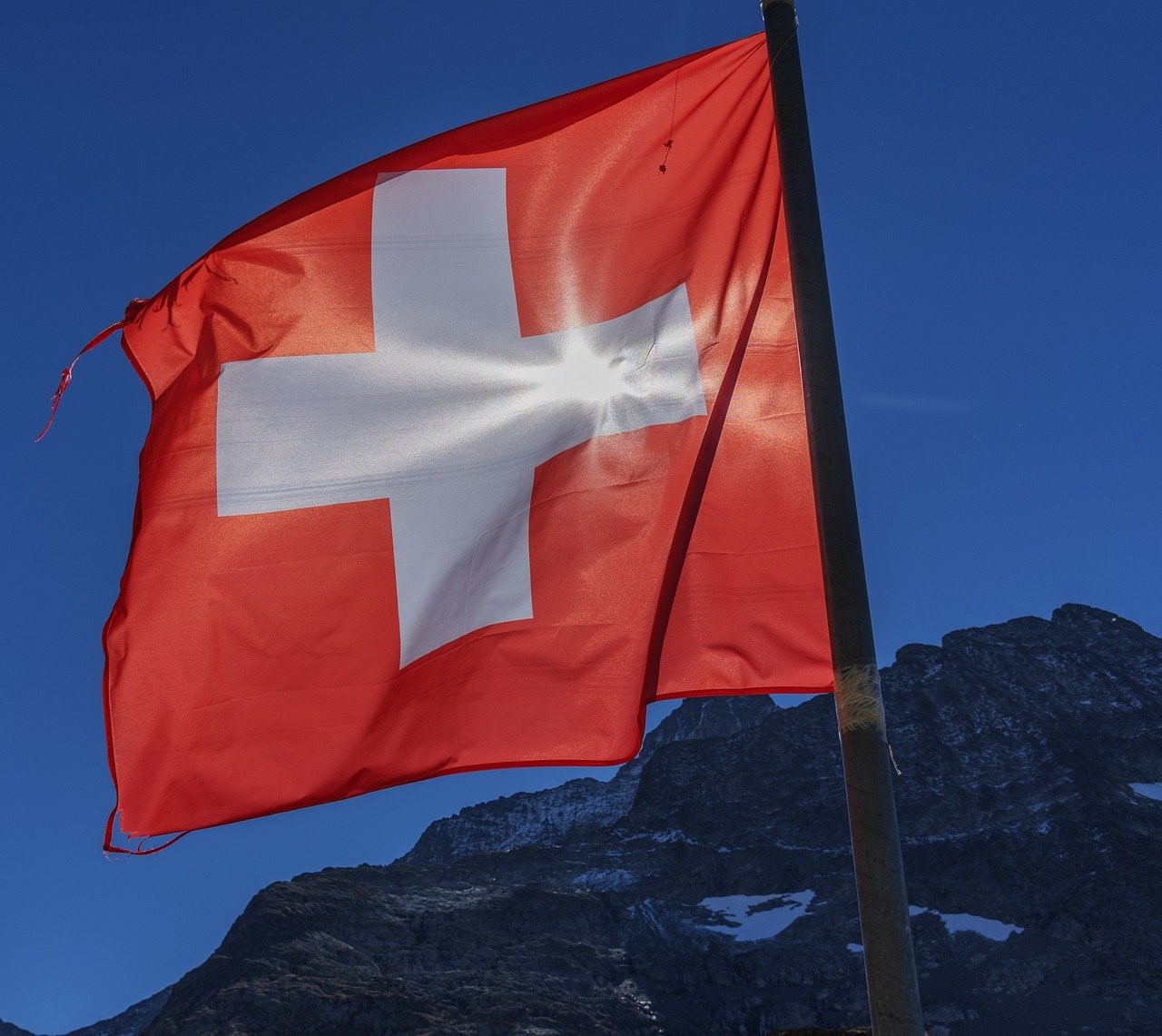 WisdomTree Long CHF Short EUR (XBJA ETC) är utformad för att ge investerare exponering mot schweiziska franc ("CHF") i förhållande till euro ("EUR") genom att spåra MSFX Long Swiss Franc/Euro Index (TR) ("Index" ), som syftar till att spegla resultatet av en position i terminskontrakt som rullas på daglig basis.