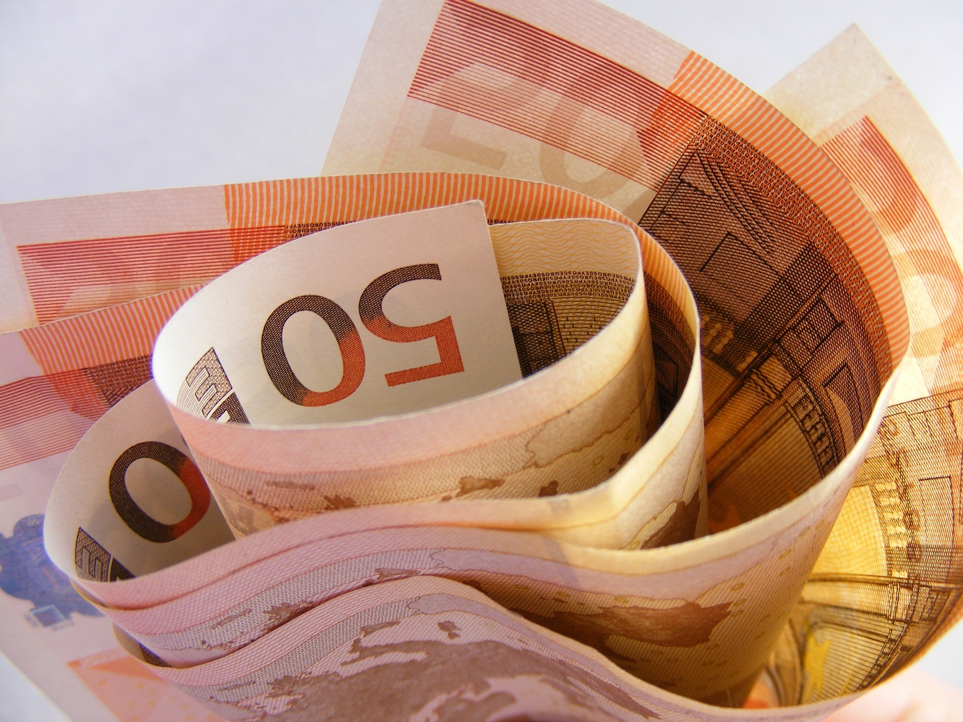 WisdomTree Long EUR Short USD (LEUR ETC) är utformad för att ge investerare exponering mot euro ("EUR") i förhållande till amerikanska dollar ("USD") genom att spåra MSFX Long Euro Index (TR) ("Index"), som syftar till att spegla resultatet av en position i terminskontrakt som rullas på daglig basis.