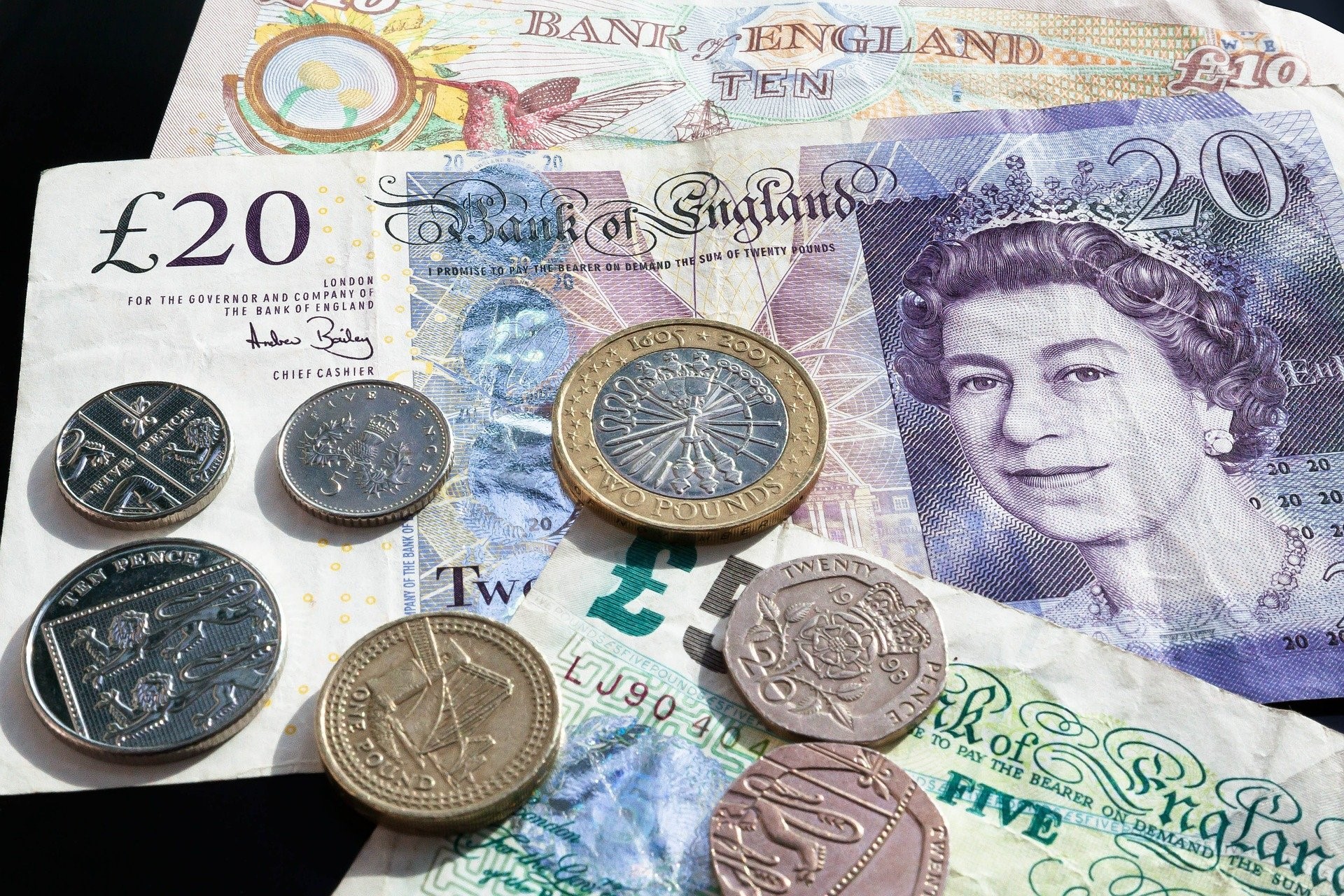 WisdomTree Long GBP Short USD (LGBP ETC) är utformad för att ge investerare exponering mot pund sterling ("GBP") i förhållande till amerikanska dollar ("USD") genom att spåra MSFX Long British Pound Index (TR) ("Indexet") "), som syftar till att spegla resultatet av en position i terminskontrakt som rullas på daglig basis.