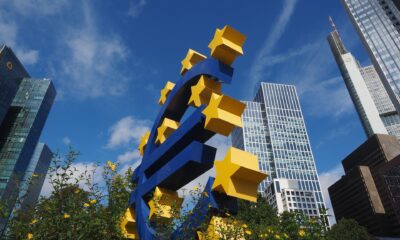 Amundi Prime Eurozone UCITS ETF DR (D) (PR1Z ETF) försöker replikera, så nära som möjligt, resultatet för Solactive GBS Developed Markets Eurozone Large & Mid Cap Index (nettototalavkastning) oavsett om den stiger eller faller. Denna ETF erbjuder exponering mot stora och medelstora aktier i 10 länder i euroområdet.