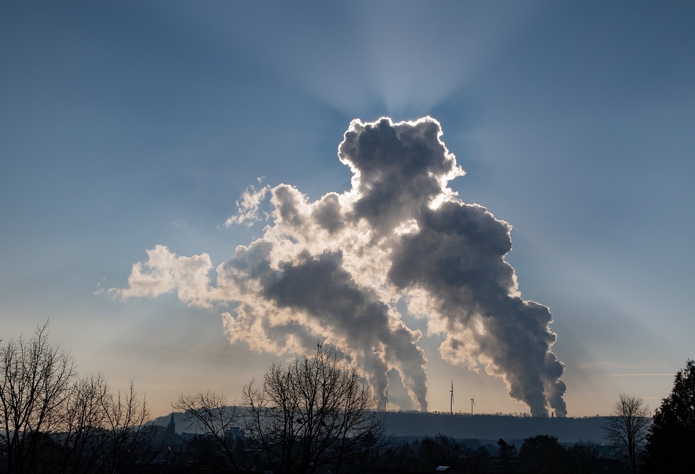 WisdomTree Carbon (WCO2 ETC) är utformad för att göra det möjligt för investerare att få en exponering mot en total avkastningsinvestering i EU:s koldioxidutsläppsrätter (EUA) genom att spåra Solactive Carbon Emission Allowances Rolling Futures Index ("Indexet").