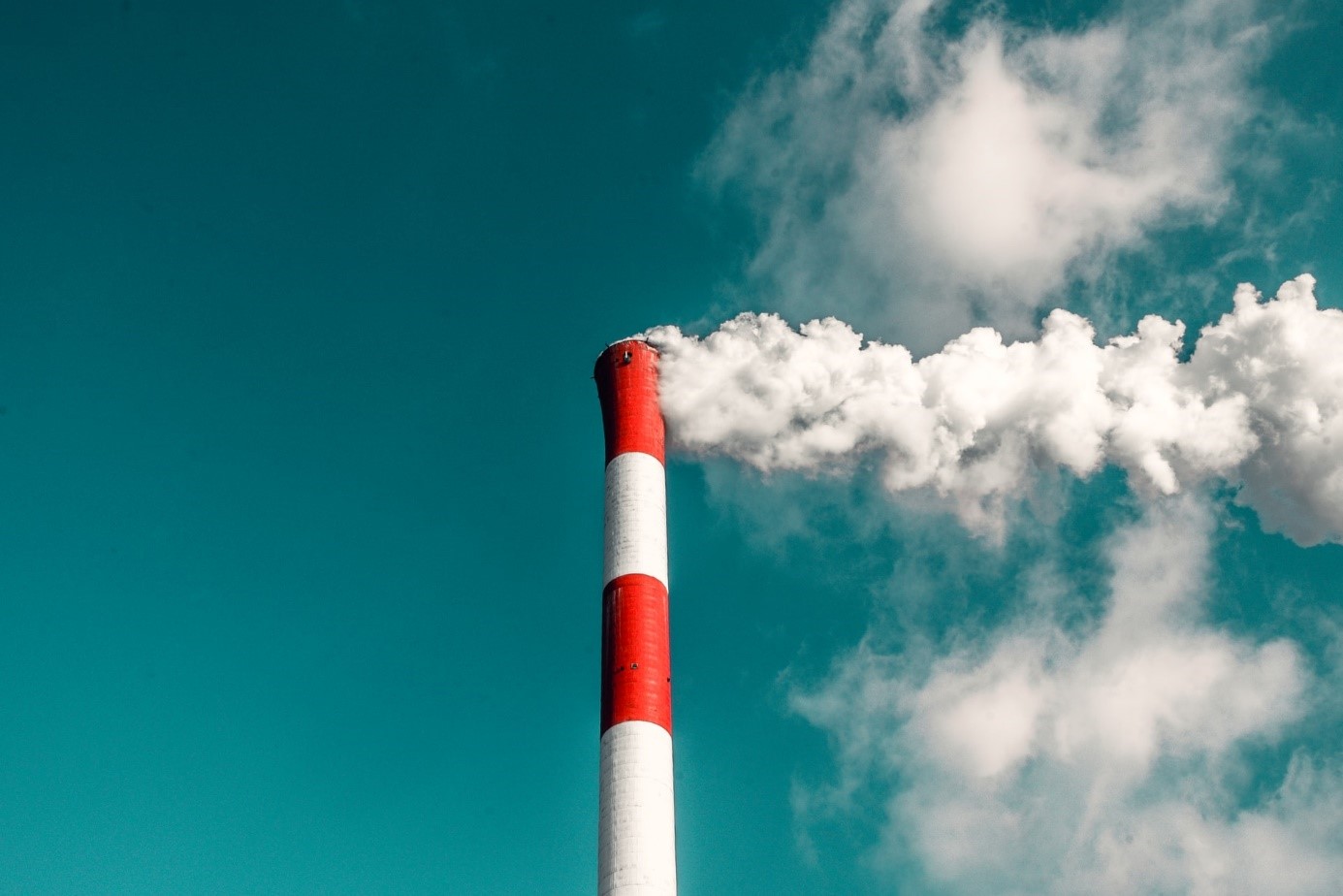 Handel med koldioxidutsläppsrätter är en typ av policy som gör det möjligt för företag att köpa eller sälja tilldelningar av koldioxidutsläpp (CO2) som tillåts av regeringar med regionala eller nationella utsläppsnormer.