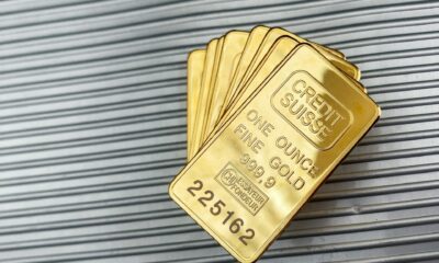 Guldpriset når högsta nivån på 20 månader på onsdagen på 1 940 dollar, främst driven av den ryska invasionen av Ukraina. Det har varit betydande volatilitet sedan dess, men guldet svävar runt 1 900 dollar per troy ounce.