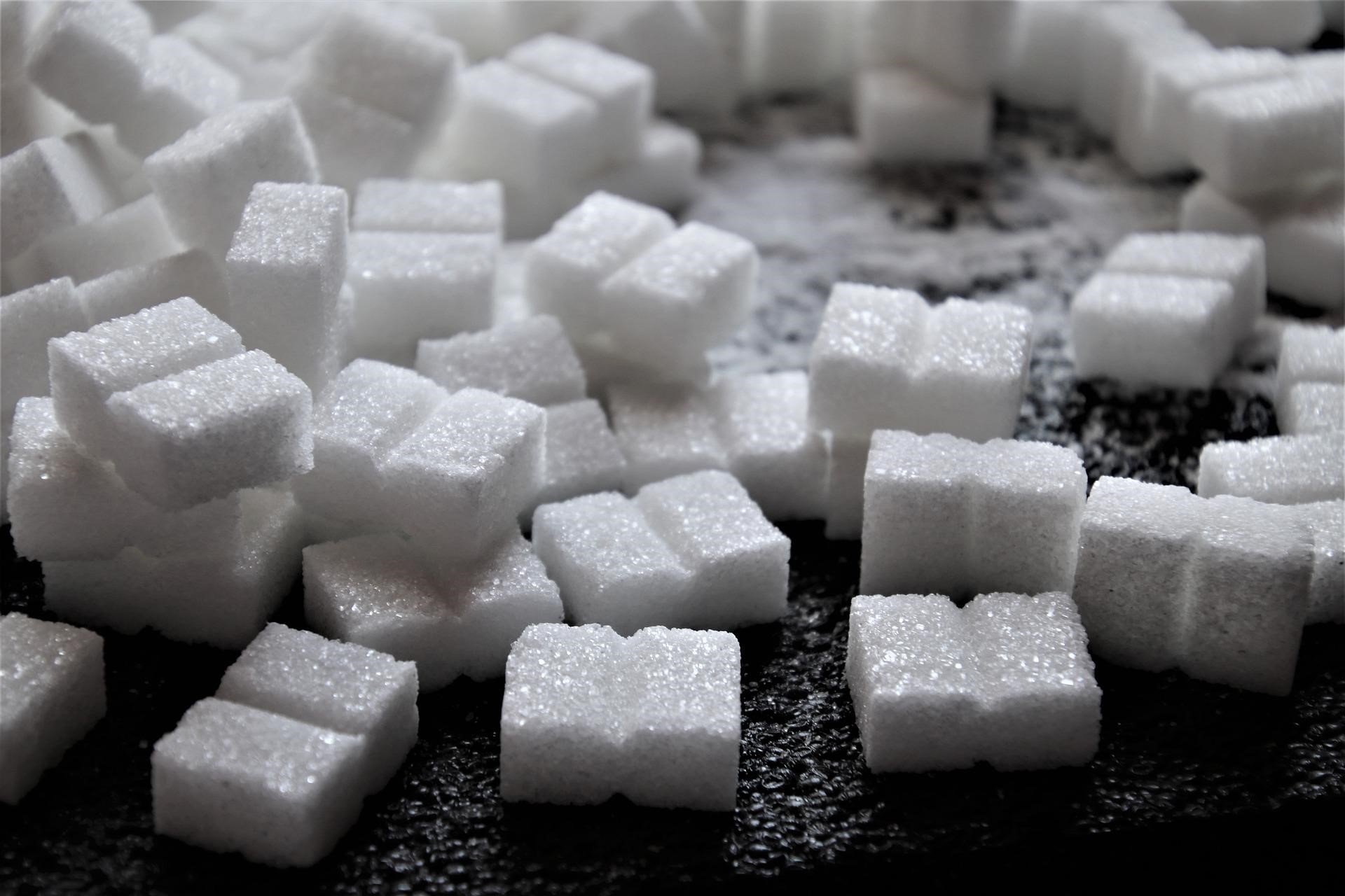 Om din mäklare är bra kan du upptäcka att du har ett val när det gäller att handla med socker. En bra mäklare kvoterat två uppsättningar priser, för NY Sugar No. 11 och London Sugar No.5. Det är väldigt olika priser och marknader, men världshandelns sammanlänkning gör att de generellt sett bör spåra varandra. Här tittar vi på Sugar Spread Betting.