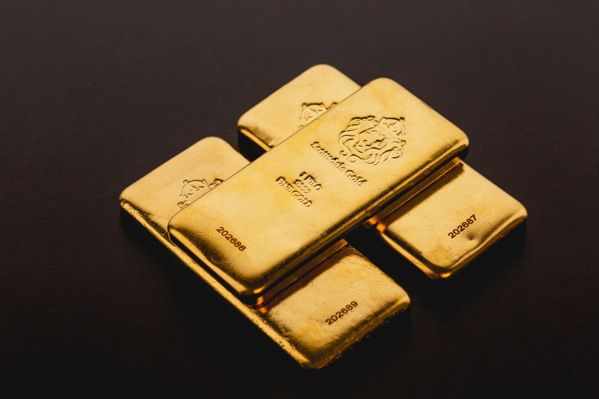 Guldmarknaden kan ha sett några turbulenta månader då priserna har fallit kraftigt från 2 000 dollar per troy ounce. Investeringsefterfrågan på guld har dock förblivit stark eftersom Royal Mint ser en stark efterfrågan på sin guldstödda Exchange-Traded Commodity (ETC).