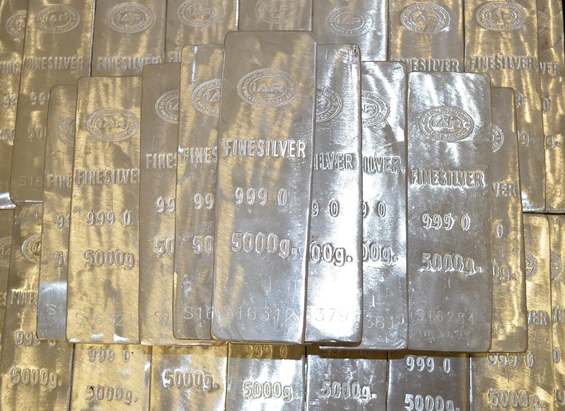 iShares Physical Silver ETC (SSLN ETC) investerar i silver. Den totala kostnadskvoten uppgår till 0,20 % p.a.. ETC replikerar utvecklingen av det underliggande indexet med en skuldförbindelse med säkerheter som backas upp av fysiska innehav av ädelmetallen. iShares Physical Silver ETC är en stor ETC med tillgångar på 426 miljoner GBP under förvaltning. ETC är äldre än 5 år och har sin hemvist i Irland.
