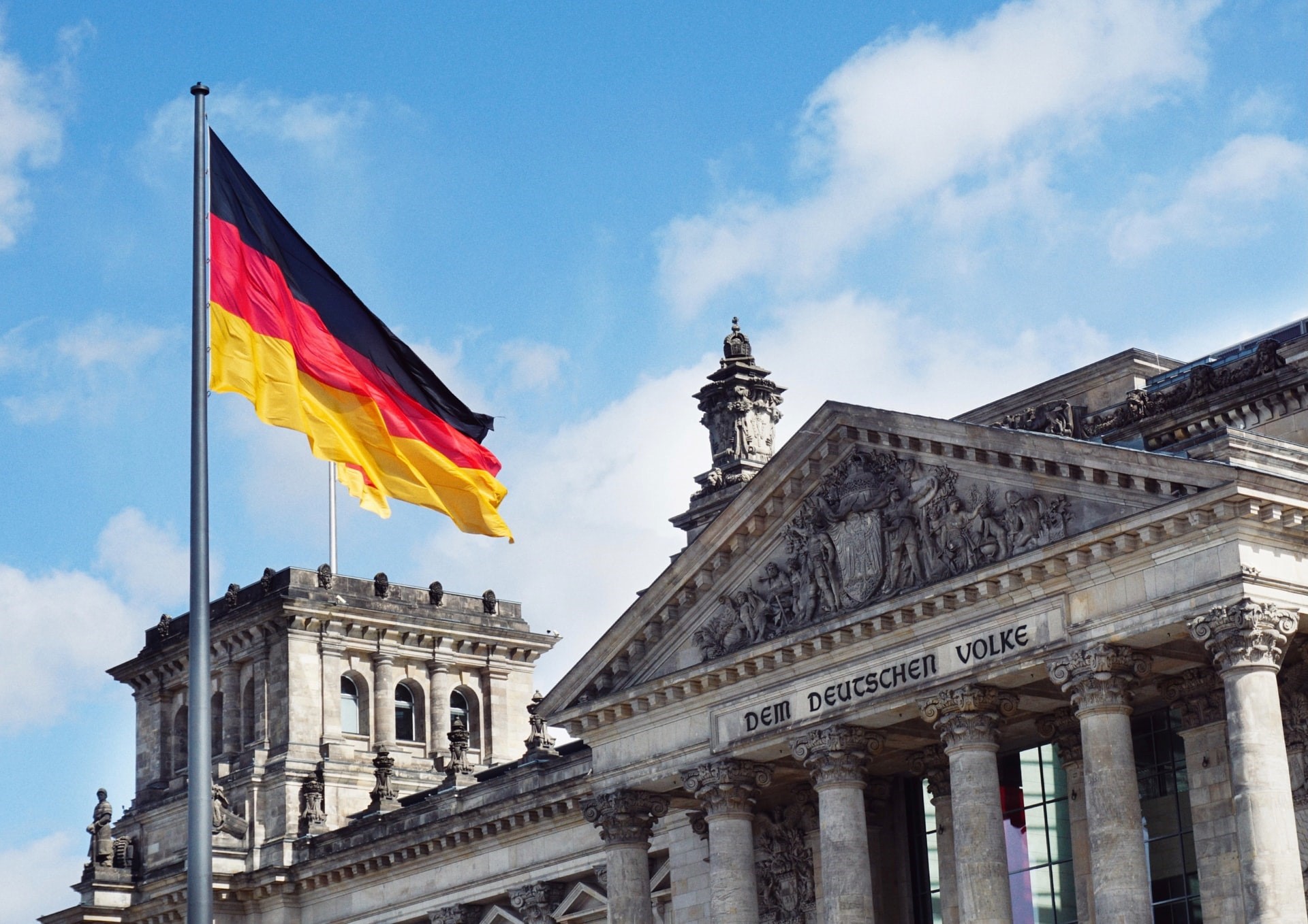 Xtrackers Germany Government Bond 1-3 UCITS ETF 1D (D5BC ETF) investerar i statsobligationer med fokus på Tyskland. Obligationernas löptider är mellan 0-3 år. De underliggande obligationerna har AAA-rating. Detta är högsta möjliga kreditvärdighet. ETF:en har en valutaexponering i EUR. Ränteintäkterna (kupongerna) i fonden delas ut till investerarna (Årligen).