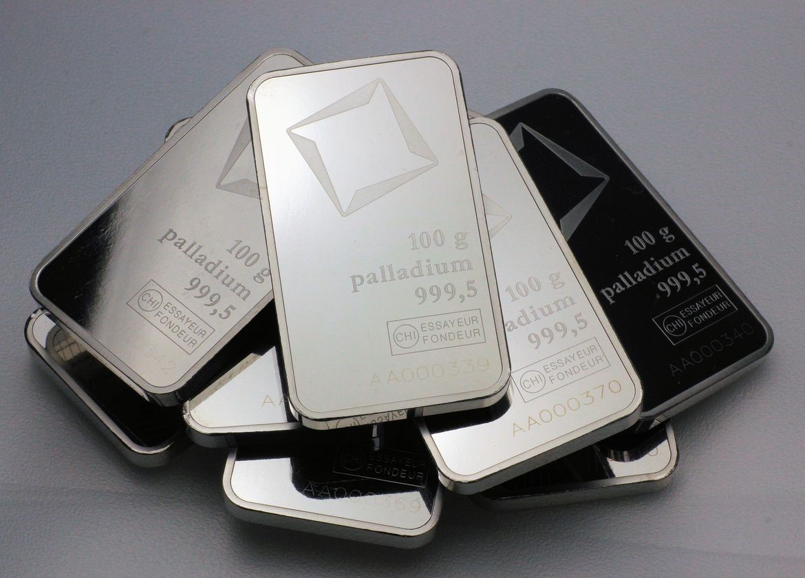 Varför handlar folk med palladium? Investeringsprodukter fokuserade på palladium är relativt nya jämfört med andra ädelmetaller som guld och silver varför vi tittar på nyckeltrender inom palladiumhandel. Handlare kan överväga att köpa palladium av följande skäl: