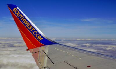 Ett crack-team på fyra bränslehandlare på det amerikanska flygbolaget Southwest Airlines har sparat företaget hela 1,2 miljarder dollar i år, rapporterade Financial Times denna vecka. Southwests hedgar har sänkt företagets beräknade bränslekostnader med 70 cent till mellan 3,30 och 3,40 dollar per gallon detta kvartal, avslöjade transportören i en nyligen genomförd handelsuppdatering. Det fastställde det verkliga marknadsvärdet för sina bränslederivatkontrakt för i år till 1,2 miljarder dollar.