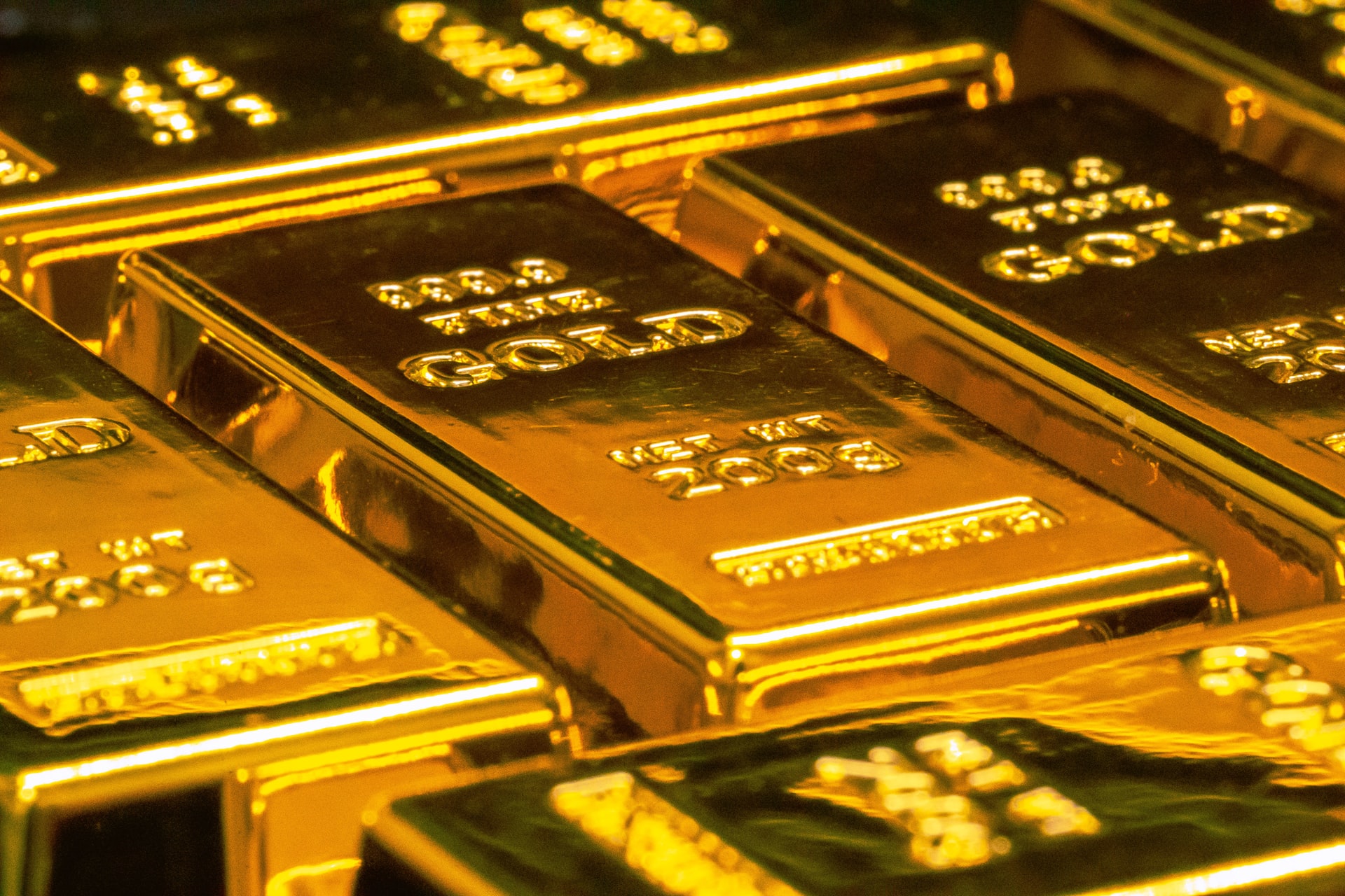 Trots den nuvarande inflationen har guldmarknaden inte rört sig och förblir stabil under året. Tänk om inflationen inte var den viktigaste ekonomiska faktorn för att få guldpriset att röra på sig i perioder av inflation?