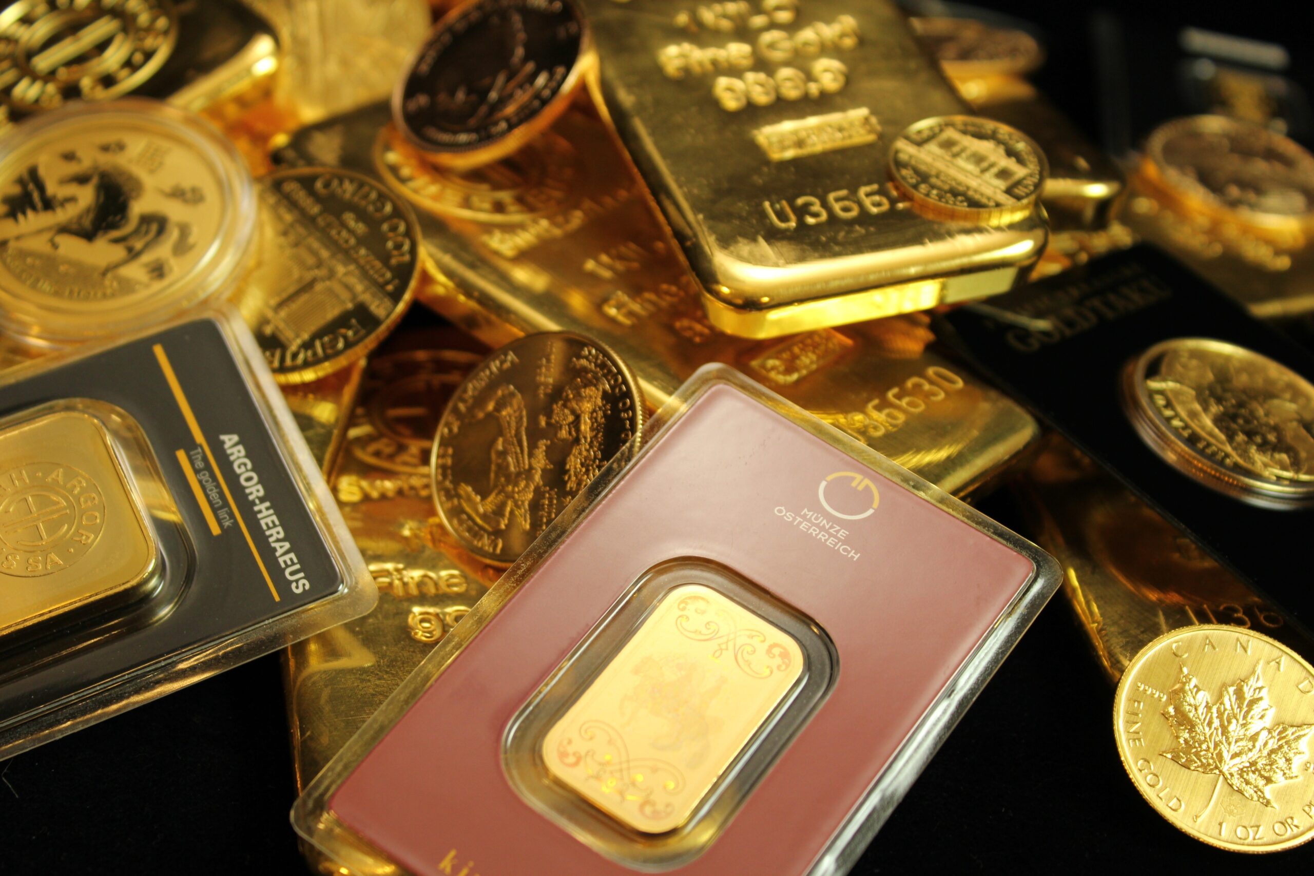 HANetf Head of ETF Research Tom Bailey pratar med Proactives Thomas Warner om rallyt i guldpriser som noterades under mars 2023. Han berättar att HANetf märker att guld efterfrågas som en säker tillgång.