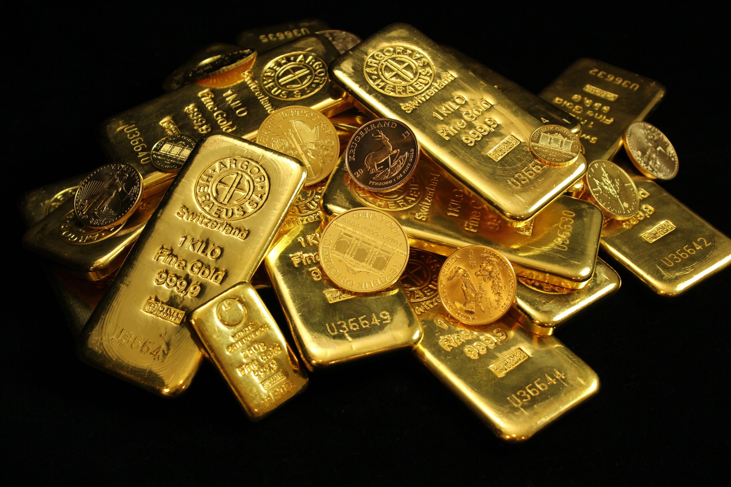UBS Asset Management har lanserat en fysiskt uppbackad koldioxidkompenserad guldfond med guldtackor som har certifierats som koldioxidneutrala.