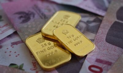Swiss Green Gold ETP (AUCO2 ETP) replikerar resultatet för dess underliggande tillgång – hållbart guld. Den är lämplig för ESG-inriktade investerare som söker exponering mot fysiskt guld – den äldsta formen av valuta och värdeförråd som fortfarande används idag. Det underliggande guldet är ansvarsfullt anskaffat och certifierat "Carbon Neutral". Investerare kan begära fysisk leverans av präglade guldtackor under inlösen.