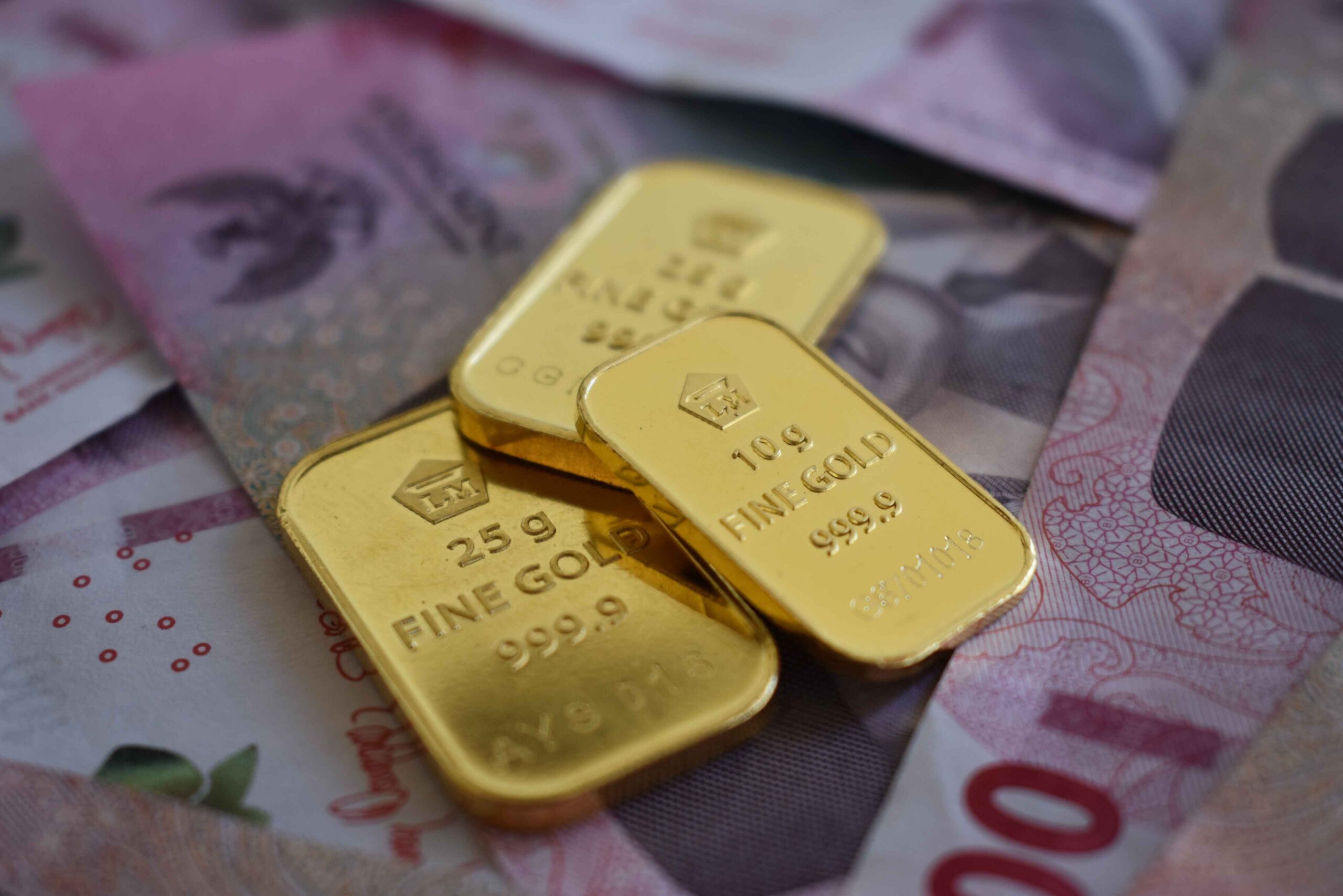 Swiss Green Gold ETP (AUCO2 ETP) replikerar resultatet för dess underliggande tillgång – hållbart guld. Den är lämplig för ESG-inriktade investerare som söker exponering mot fysiskt guld – den äldsta formen av valuta och värdeförråd som fortfarande används idag. Det underliggande guldet är ansvarsfullt anskaffat och certifierat "Carbon Neutral". Investerare kan begära fysisk leverans av präglade guldtackor under inlösen.