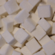 Efter vete, ris och lök funderar Indien på restriktioner för sockerexport för att hålla koll på sockerpriserna och säkerställa tillgången i landet. Källor sa att avdelningen för konsumentfrågor är för sådana exportrestriktioner.
