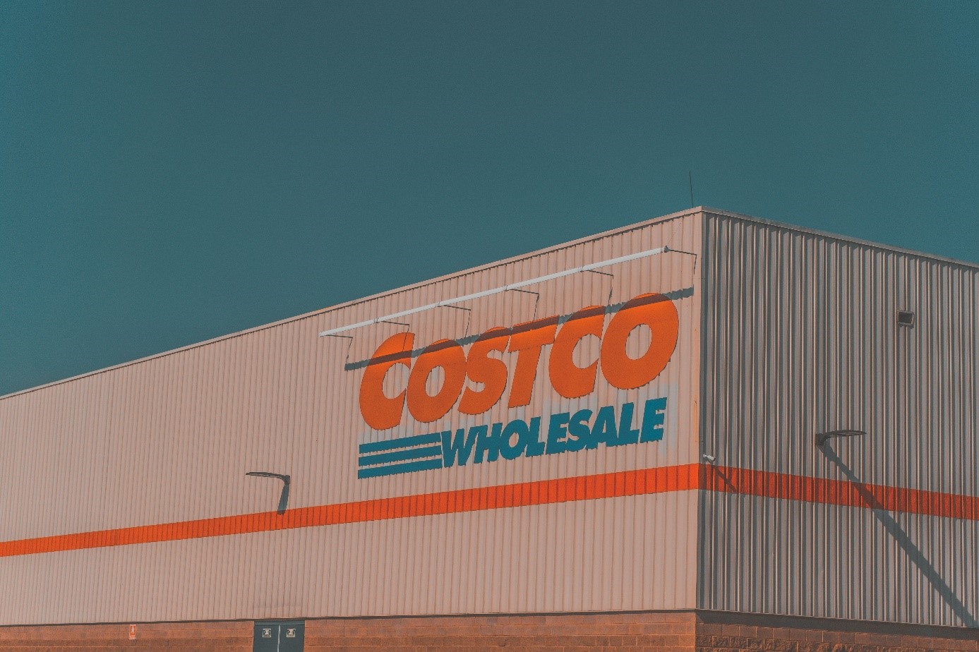 Guld har förvandlats till pengar för Costco, där försäljningen av guld som inleddes förra året har förvandlats till en kassako för detaljhandelsföretaget.