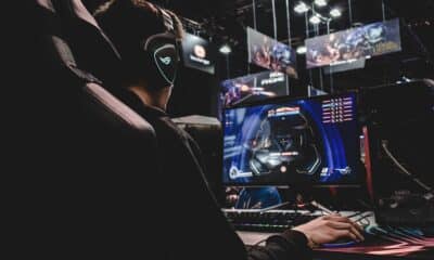 Att investera i esport, konkurrenskraftigt videospel, blir allt mer populärt. De första världsmästerskapen hölls i början av seklet och e-sportspelare har firats som popstjärnor i många år i Asien, särskilt i Sydkorea. I västländer har allmänhetens intresse för esport ökat på senare tid.