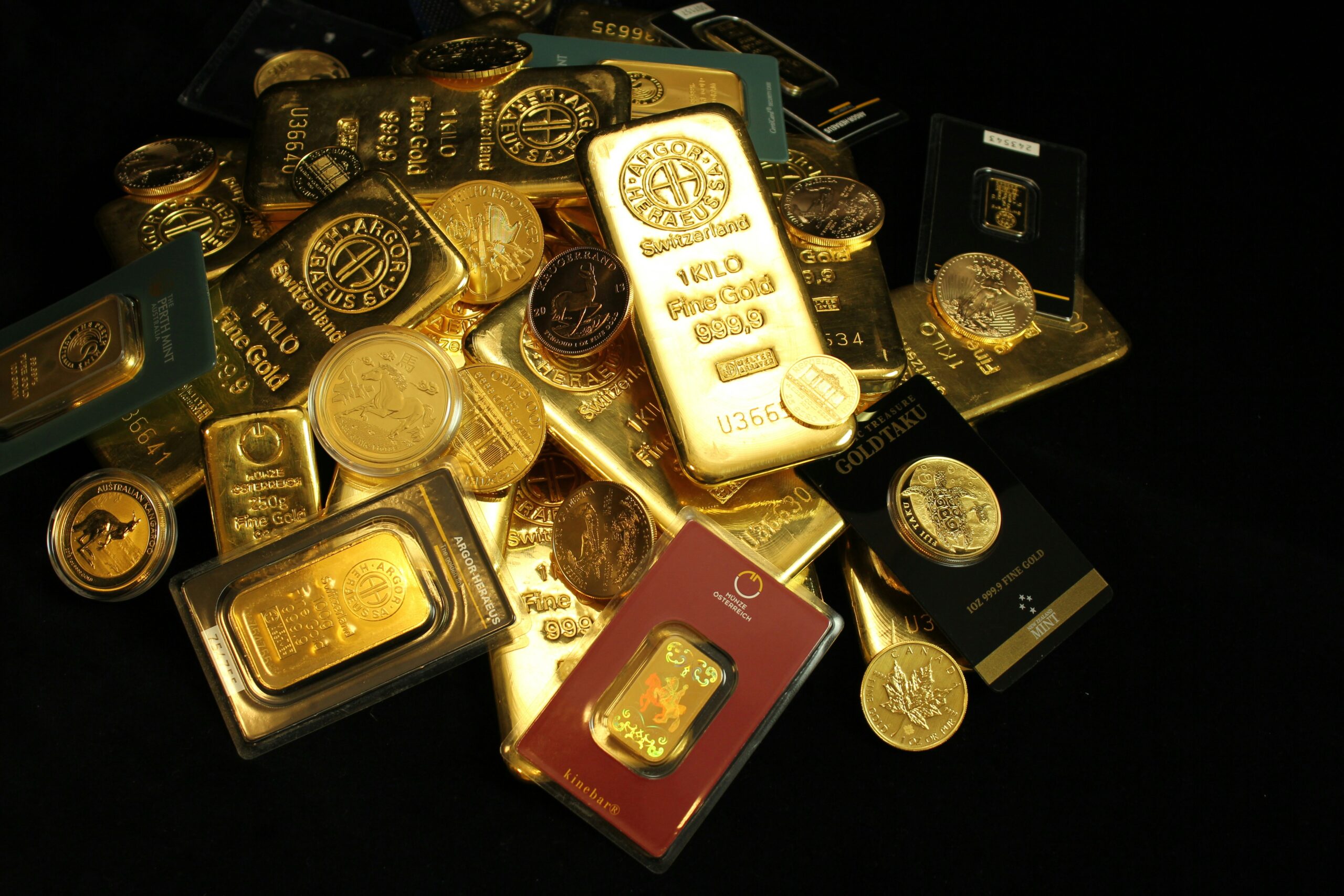 iShares Physical Gold EUR Hedged ETC (IGLD ETP) med ISIN IE0009JOT9U1, spårar spotpriset på guld i amerikanska dollar. Valuta säkrad till euro (EUR).