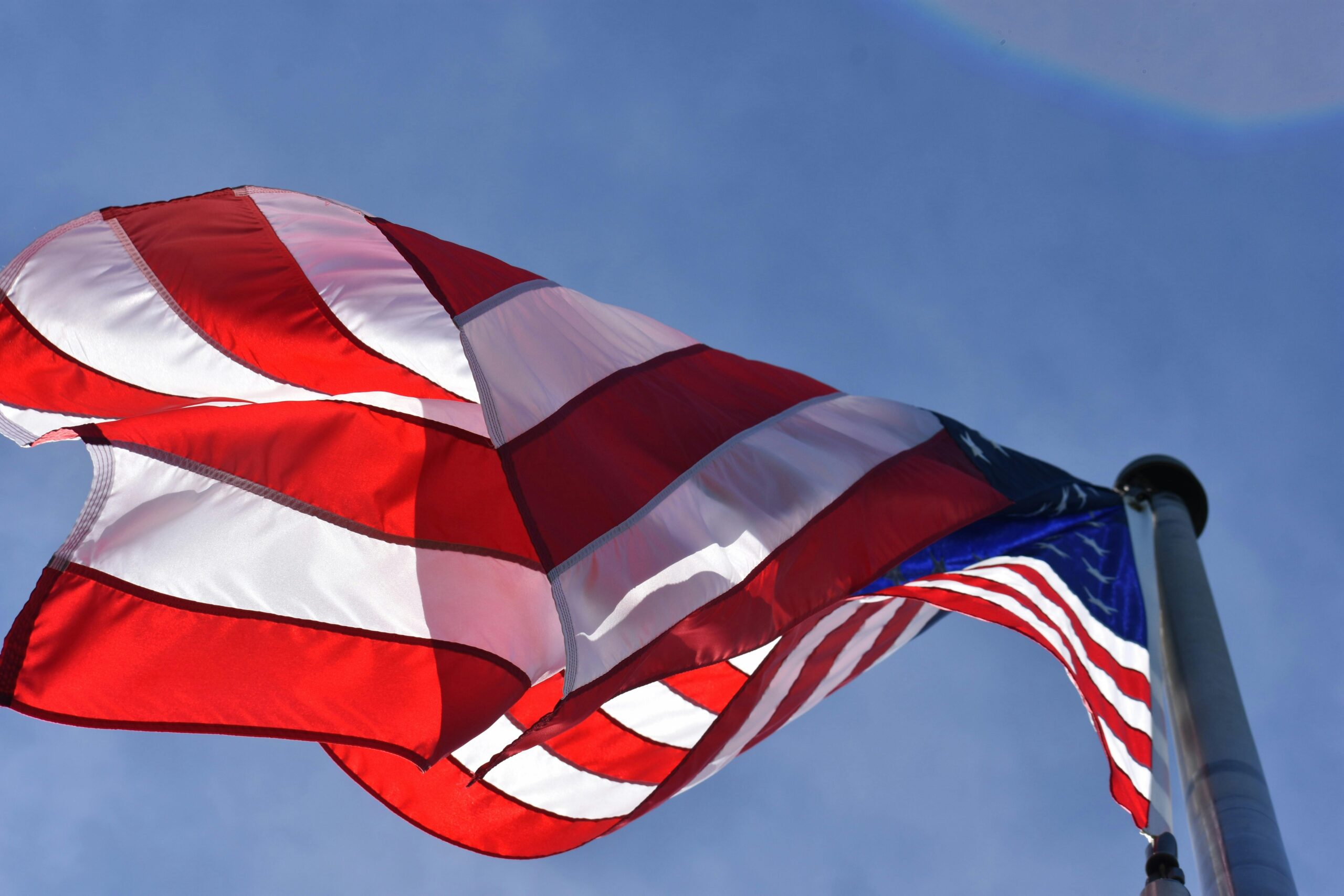 Amundi US Treasury Bond 7-10Y UCITS ETF Acc (USB7 ETF) med ISIN LU1407887915, försöker följa Bloomberg US Treasury 7-10-index. Bloomberg US Treasury 7-10-index följer amerikanska statsobligationer. Tid till mognad: 7-10 år. Betyg: AAA.