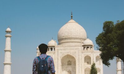 iShares India INR Government Bond UCITS ETF USD (Acc) (CEB6 ETF) med ISIN IE000ANOU8J3, försöker följa Bloomberg Indian Government FAR Bond-index. Bloomberg Indian Government FAR Bond-index följer indiska statsobligationer med fast ränta.
