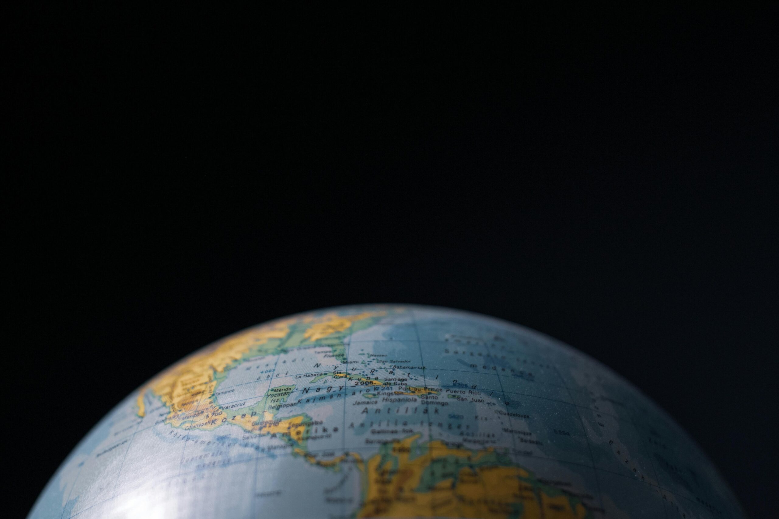 Ossiam Bloomberg World PAB UCITS ETF 1A (EUR) (EUP0 ETF) med ISIN IE000IVQPCG4, försöker följa Bloomberg PAB Developed Market-index. Bloomberg PAB Developed Market-index spårar aktier från utvecklade marknader över hela världen. Indexet syftar till att minska växthusgasintensiteten med minst 50 procent jämfört med investeringsuniversumet (Bloomberg Developed Market index) och med i genomsnitt minst 7 procent per år.
