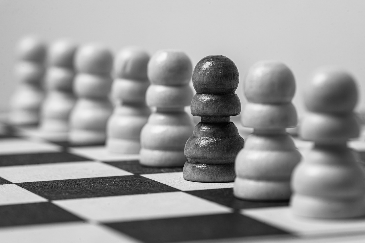 Amundi MSCI USA ESG Leaders Extra UCITS ETF Acc EUR Hedged (MWOU ETF) med ISIN IE0004TFW0R5, strävar efter att spåra MSCI USA Select ESG Rating och Trend Leaders (EUR Hedged) index. MSCI USA Select ESG Rating & Trend Leaders (EUR Hedged)-index spårar företag med en robust ESG-profil i förhållande till sin sektor och en positiv trend att förbättra denna profil. Indexet är baserat på MSCI USA Index, som täcker stora och medelstora aktier i USA. Företag från ESG-känsliga sektorer eller deras produkter eller aktiviteter som kan ha en negativ inverkan på samhället eller miljön är uteslutna. Valutasäkrad till euro (EUR).