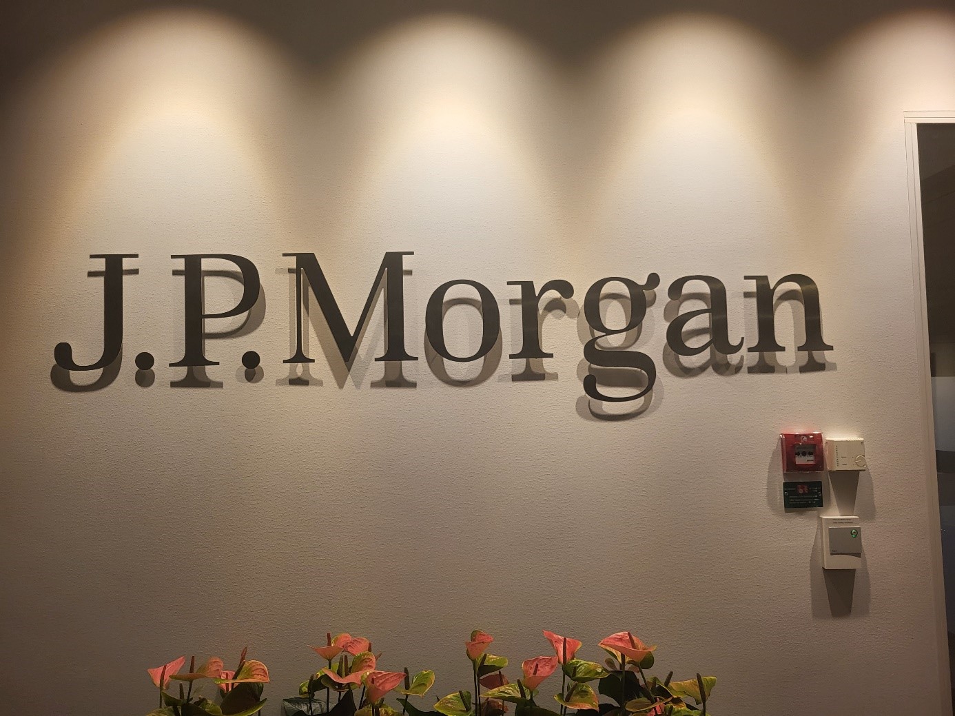 J.P. Morgan Asset Management (JPMAM) är glada över att meddela att de har utökat sitt aktivt förvaltade Equity Premium Income UCITS ETF-erbjudande idag genom att listar JEPI och JEPQ i Europa. JPMorgan US Equity Premium Income Active UCITS ETF (ticker: JEPI) och JPMorgan Nasdaq Equity Premium Income Active UCITS ETF (ticker: JEPQ) börjar handlas på London Stock Exchange i dag.