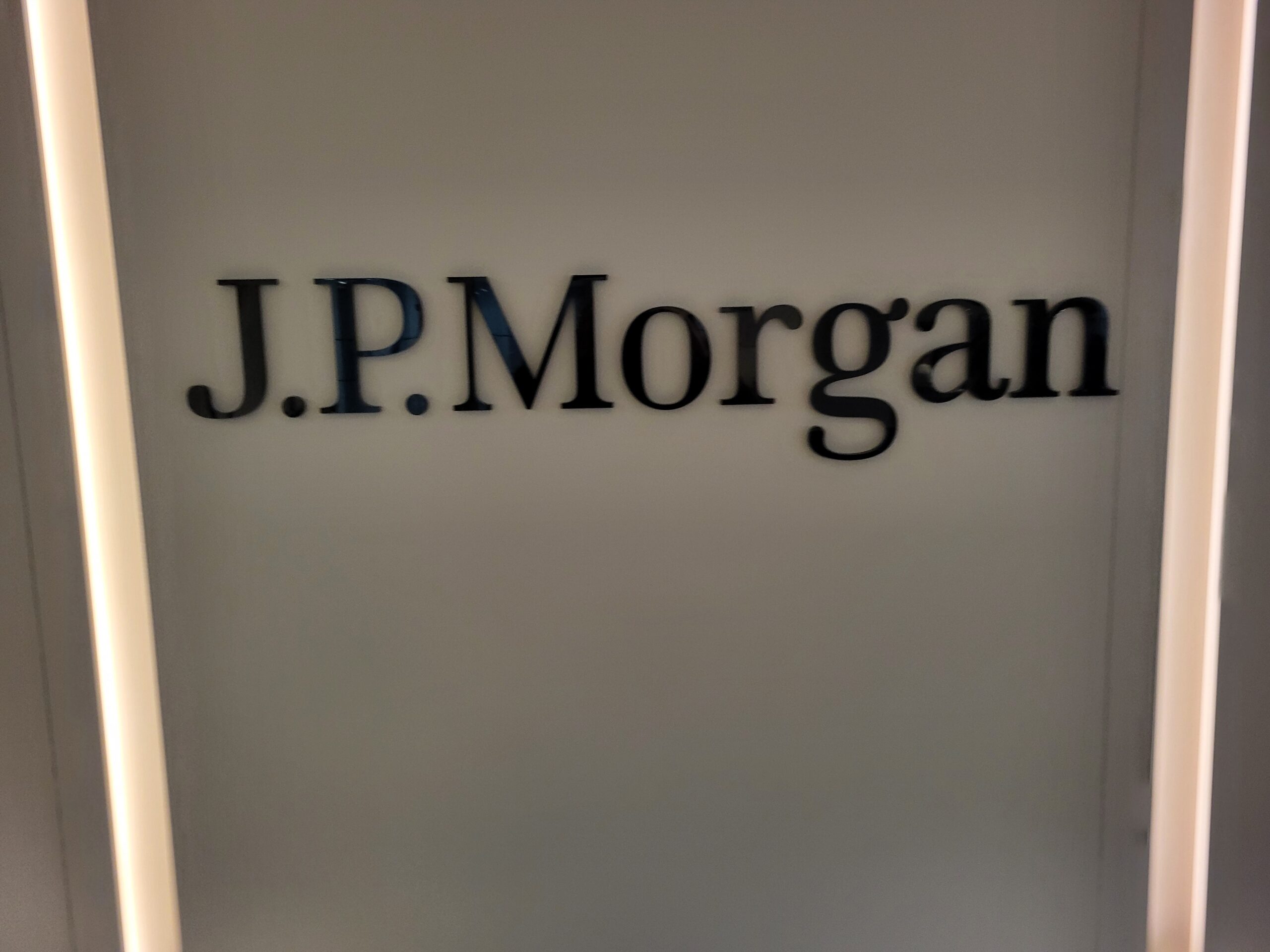 J.P. Morgan Asset Management (JPMAM) tillkännagav i dag noteringarna av JPM Euro Aggregate Bond Active UCITS ETF (LSE-ticker: JEGG) och JPM EUR Government Bond Active UCITS ETF (LSE-ticker: JEUG) på London Stock Exchange, Deutsche Börse Xetra, Borsa Italiana och SIX Swiss Exchange. Företaget erbjuder nu 13 aktivt förvaltade ränte-UCITS ETFer, som kompletterar dess befintliga utbud av aggregerade obligationer, företagsobligationer, högriskobligationer, ultrakorta inkomster och hållbara aktiva räntefonder-ETFer.