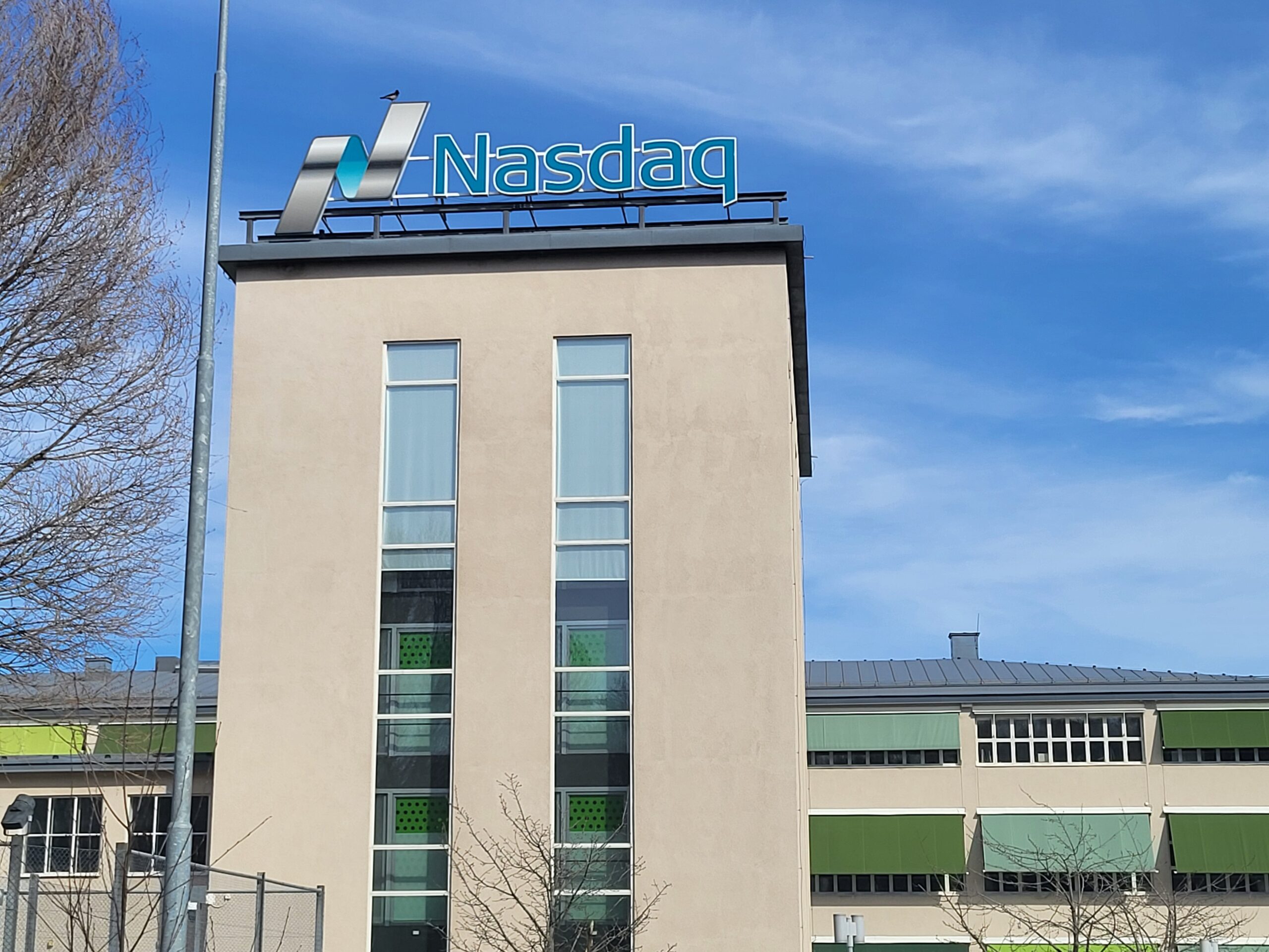 Nasdaq meddelade idag att Nasdaq Helsinki lanserar ett nytt segment för ETN-produkter (Exchange Traded Notes). ETNer är börsnoterade skuldinstrument som emitterats mot en direkt investering av emittenten i en underliggande tillgång eller underliggande derivatkontrakt. Till exempel kan det underliggande vara en enskild aktie, ett par aktier eller en kryptotillgång. Likviditeten i ETNer stöds av en marknadsgarant. ETN-segment erbjuds redan på Nasdaq Stockholm och Nasdaq Copenhagen. Virtune AB är den första emittenten att notera ETNer på Nasdaq Helsinki. Virtune AB är ett registrerat finansinstitut av Finansinspektionen och en emittent av kryptobörshandlade produkter (ETP) med säte i Stockholm, Sverige. Virtune har idag listat följande fem instrument på Nasdaq Helsinki: Virtune Bitcoin ETP, Virtune Stakeed Ethereum ETP, Virtune Crypto Altcoin Index ETP, Virtune Staked Solana ETP och Virtune XRP ETP.