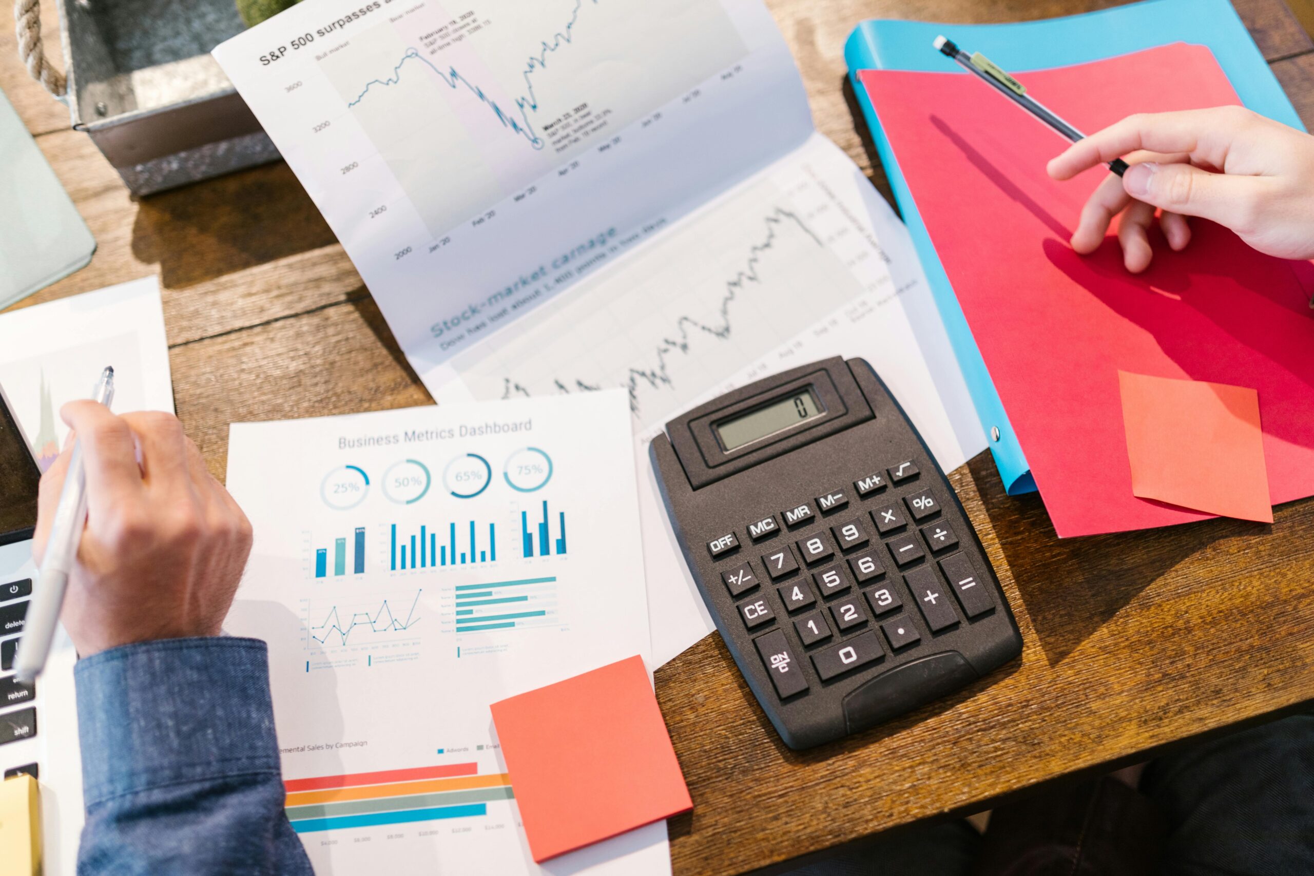 iShares Listed Private Equity UCITS ETF USD (Acc) (CBUW ETF) med ISIN IE000D8FCSD8, strävar efter att spåra S&P Listed Private Equity-index. S&P Listed Private Equity-index spårar stora, likvida private equity-aktier från Nordamerika, Europa och Asien och Stillahavsområdet, som handlas på utvecklade börser.