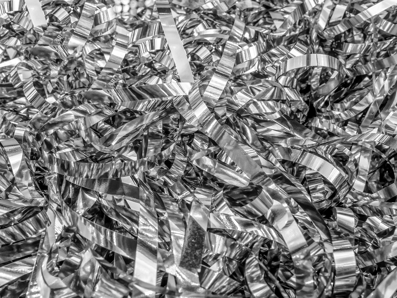 WisdomTree Strategic Metals UCITS ETF GBP Hedged Acc (WENG ETF) med ISIN IE0003XI1PW0, försöker spåra WisdomTree Energy Transition Metals Commodity UCITS (GBP Hedged)-index. WisdomTree Energy Transition Metals Commodity UCITS (GBP Hedged)-index spårar prestanda för metallråvaror som är associerade med energiomställningstemat. Valutasäkrad till brittiska pund (GBP).