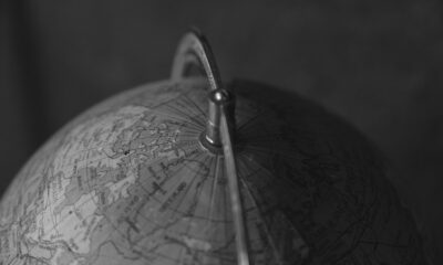 UBS MSCI World Selection UCITS ETF hEUR dis (BCFJ ETF) med ISIN IE000V6KDJC9, syftar till att följa MSCI World Selection (EUR Hedged) index. MSCI World Selection (EUR Hedged) index följer stora och medelstora företag från utvecklade marknader. För att beaktas för inkludering i indexet måste företag uppvisa starka miljömässiga, sociala och styrningsmässiga (ESG) resultat jämfört med sina konkurrenter. Företag som är verksamma inom alkohol, spel, vapen, tobak och kärnkraft är exkluderade från indexet. Valuta säkrad till euro (EUR).