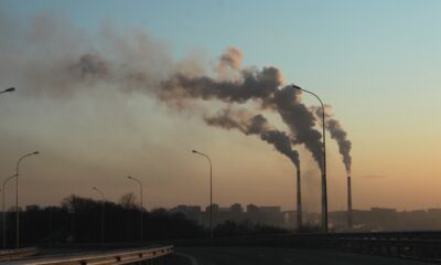 KraneShares Global Carbon Strategy ETC (KRBN ETC) med ISIN XS2879867773, försöker att följa S&P Global Carbon Credit-indexet. S&P Global Carbon Credit-indexet följer priset på terminskontrakt på koldioxidutsläppsrätter.
