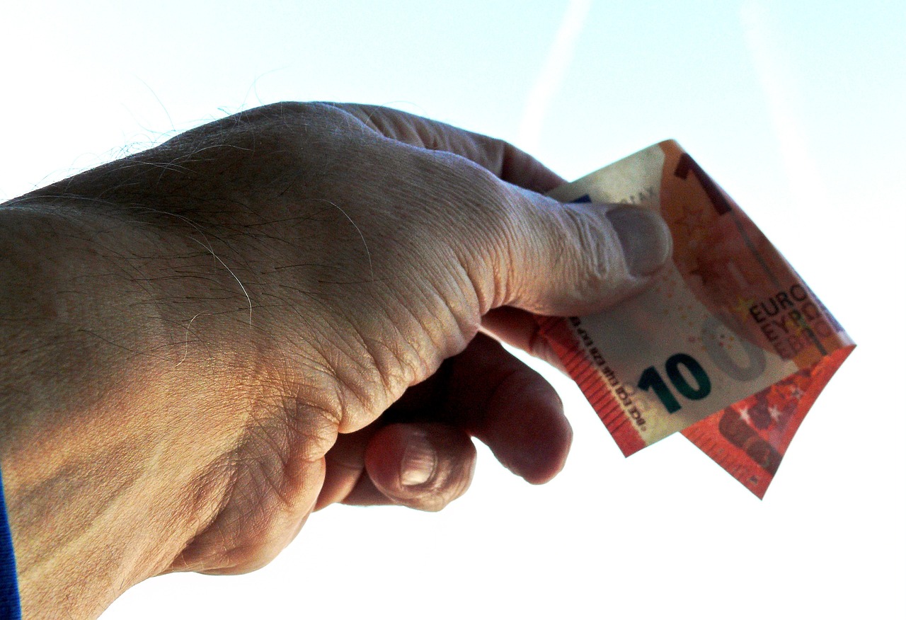 Amundi Euro Stoxx Select Dividend 30 UCITS ETF Dist (C051 ETF) med ISIN LU2611732558, försöker spåra EURO STOXX® Select Dividend 30-index. EURO STOXX® Select Dividend 30-index spårar de 30 företagen med högst direktavkastning från EU-länderna i euroområdet.