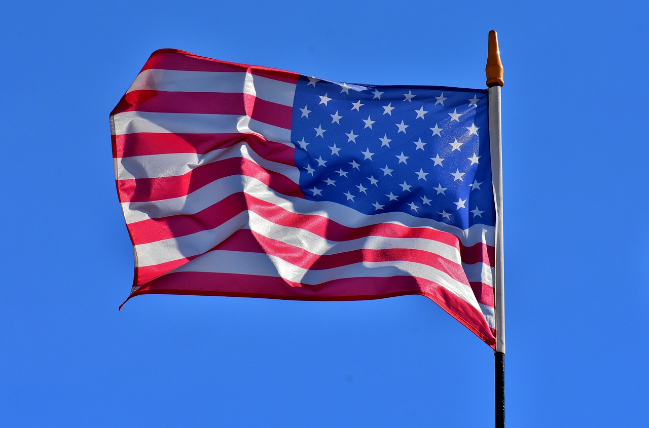 Ossiam Bloomberg USA PAB UCITS ETF 1A/A (USD) (OP7U ETF) med ISIN IE000IF5WTI9, försöker att följa Bloomberg PAB US Large & Mid Cap-indexet. Bloomberg PAB US Large & Mid Cap-indexet följer amerikanska värdepapper med stora och medelstora börsnoteringar. Indexet syftar till att minska växthusgasintensiteten med minst 50 procent jämfört med investeringsuniversumet (Bloomberg US Large & Mid Cap-indexet) och med i genomsnitt minst 7 procent per år.